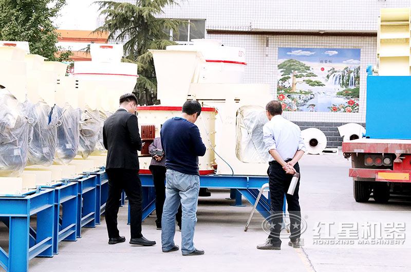 紅星立式復合破碎機價格合理，客戶選型